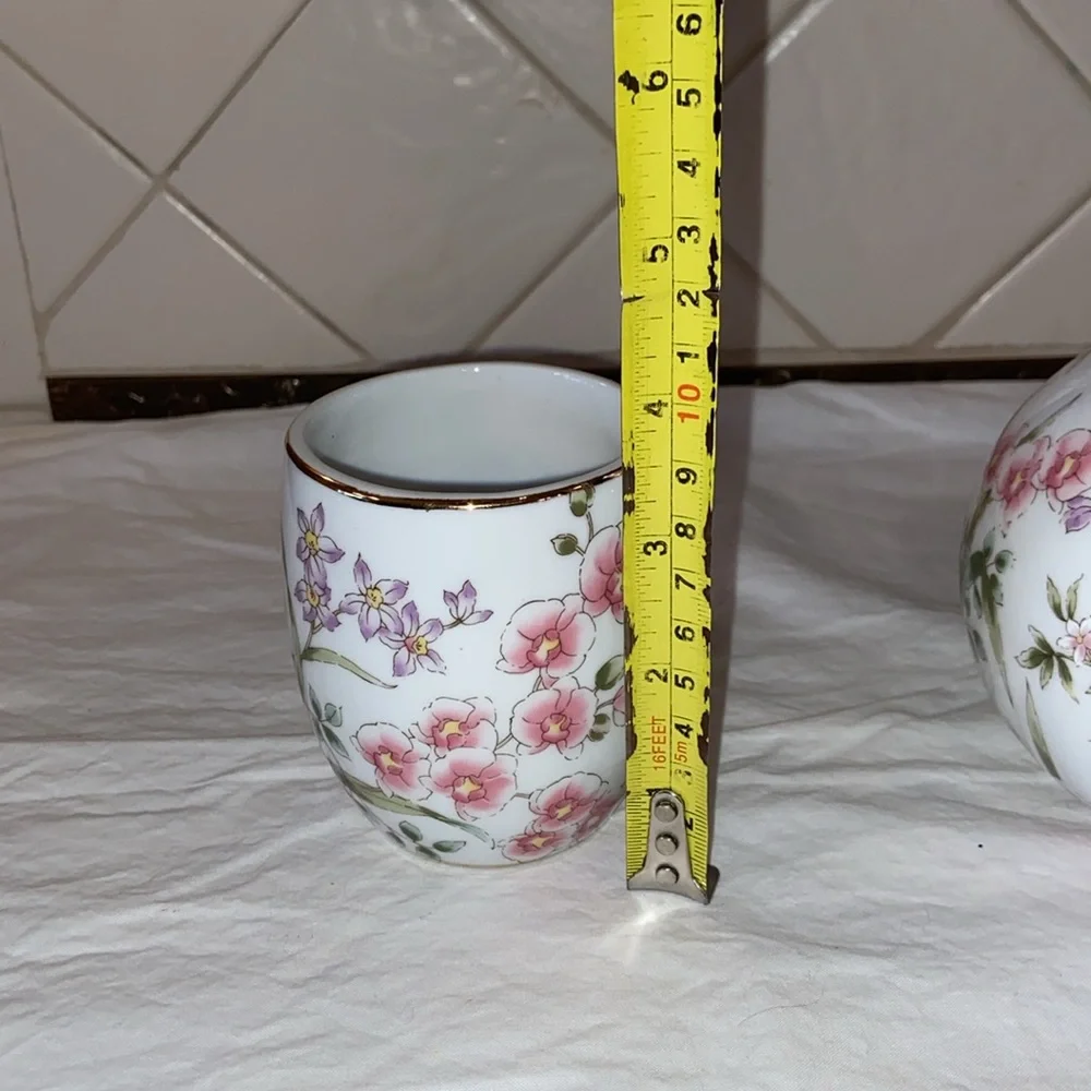 Like new Beautiful porcelain Nantucket Bedside carafe set